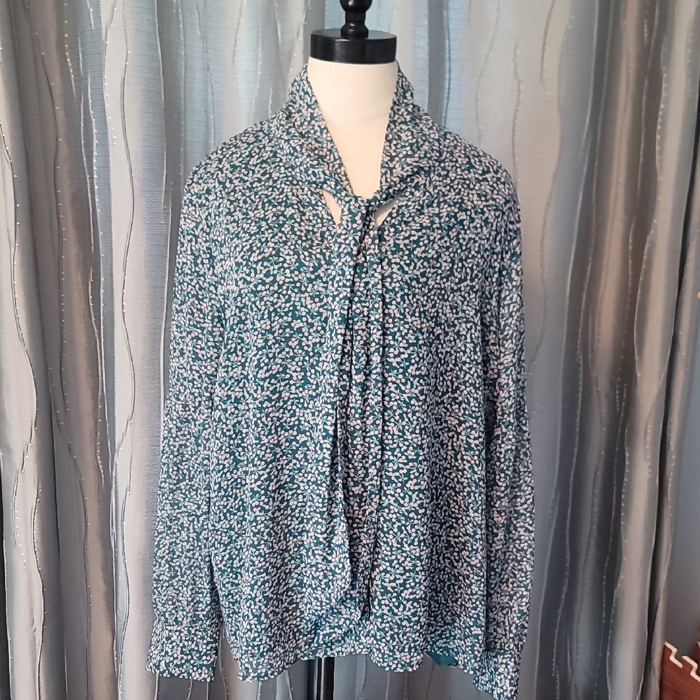 LOFT Green and White Shawl Collar Tie Front Blouse. Size Large